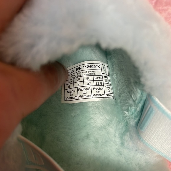 Ugg slippers- size 5 - Picture 6 of 6